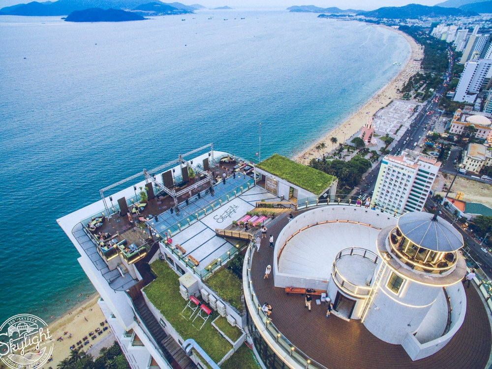 Located atop a luxury hotel, Skylight offers an elevated setting for guests to enjoy fine dining and vibrant nightlife